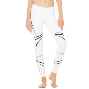 ALO Yoga Airbrush Leggings in B&W Chakra (NWT)
